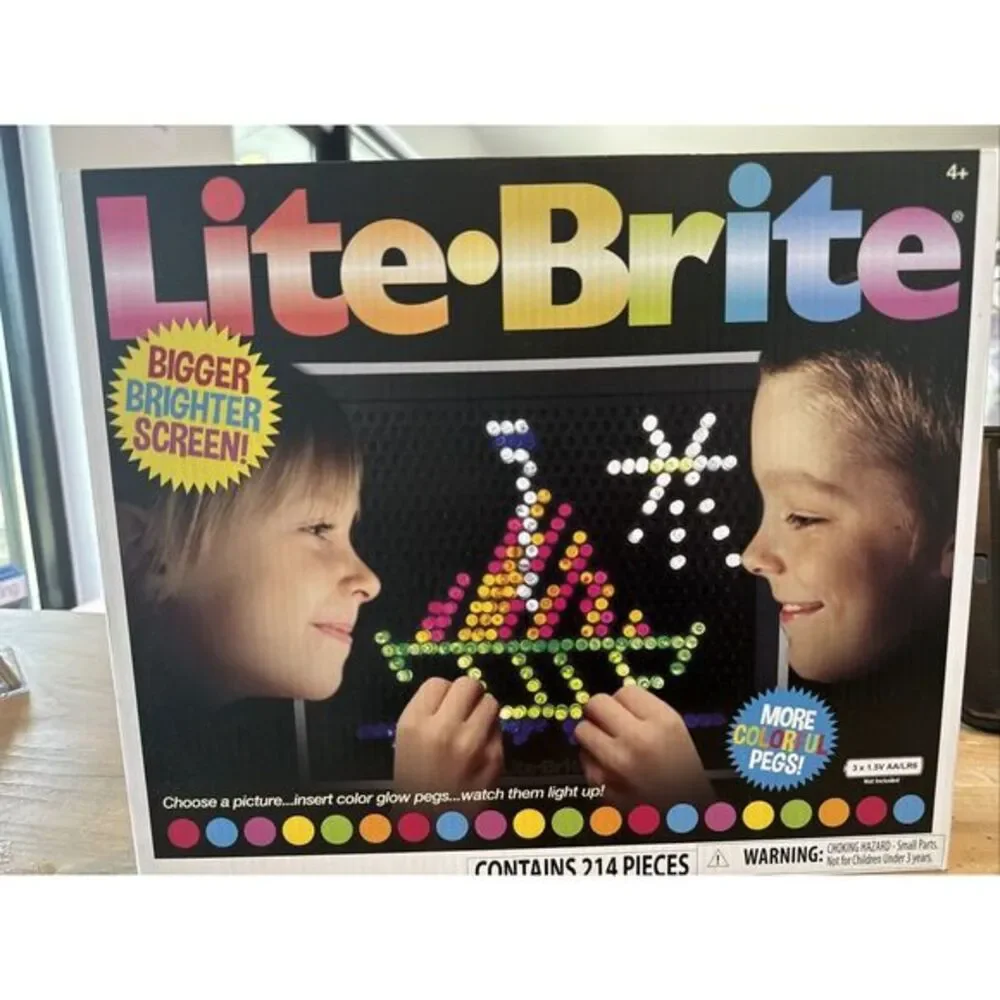 Lite-Brite Ultimate Classic Toy Model 02215, Create Art With Light, New 214 Pegs